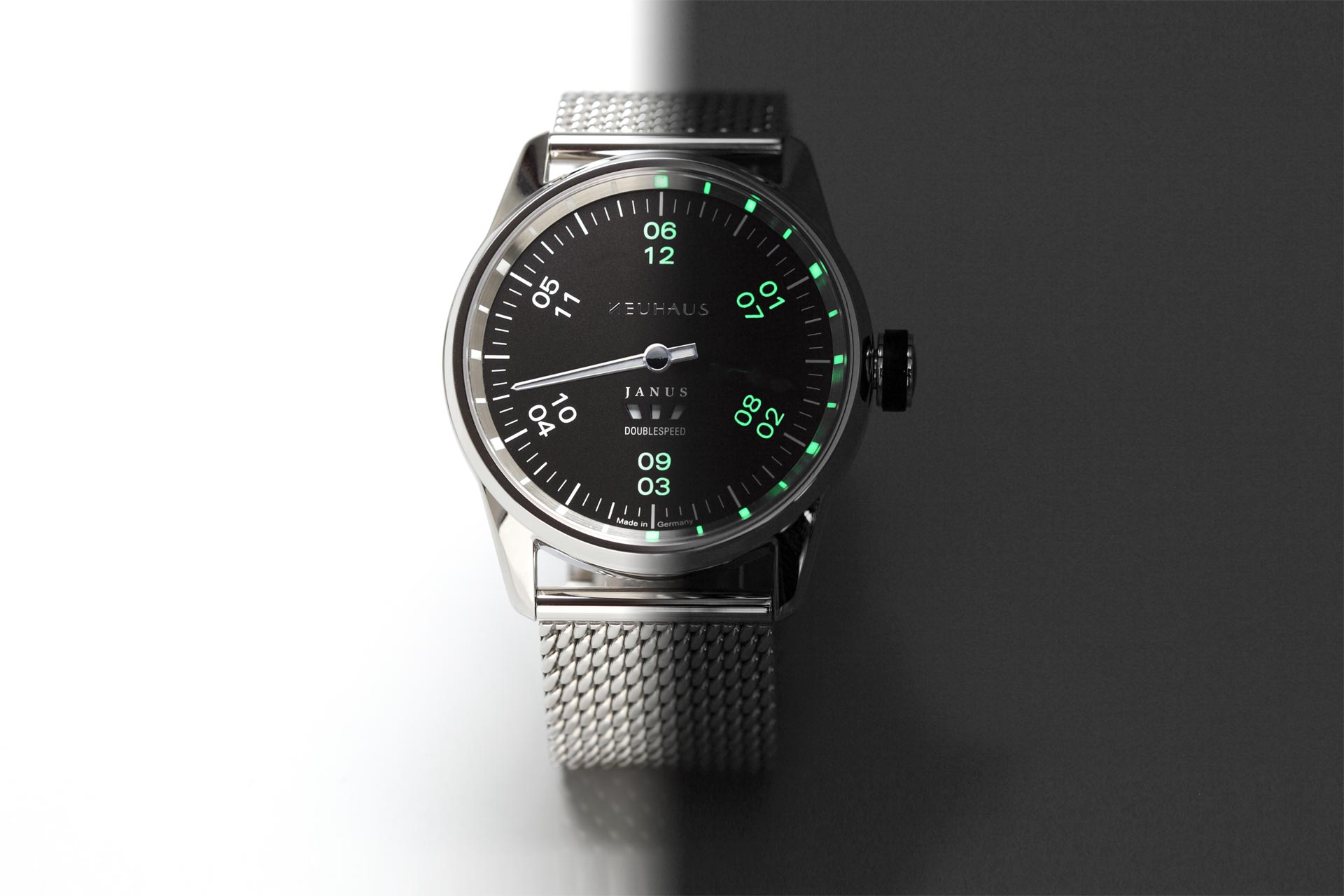 Einzeigeruhr von NEUHAUS Timepieces, Modell JANUS DoubleSpeed ds09N janusprinzip mobil