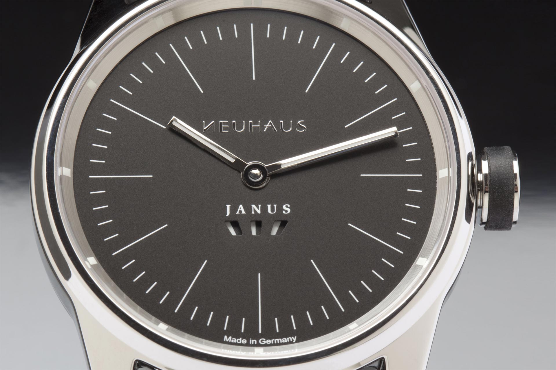 Zweizeigeruhr von NEUHAUS Timepieces, Modell JANUS minimal, mobil gangindikation